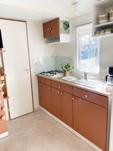 Rénovation cuisine mobil-home terracotta